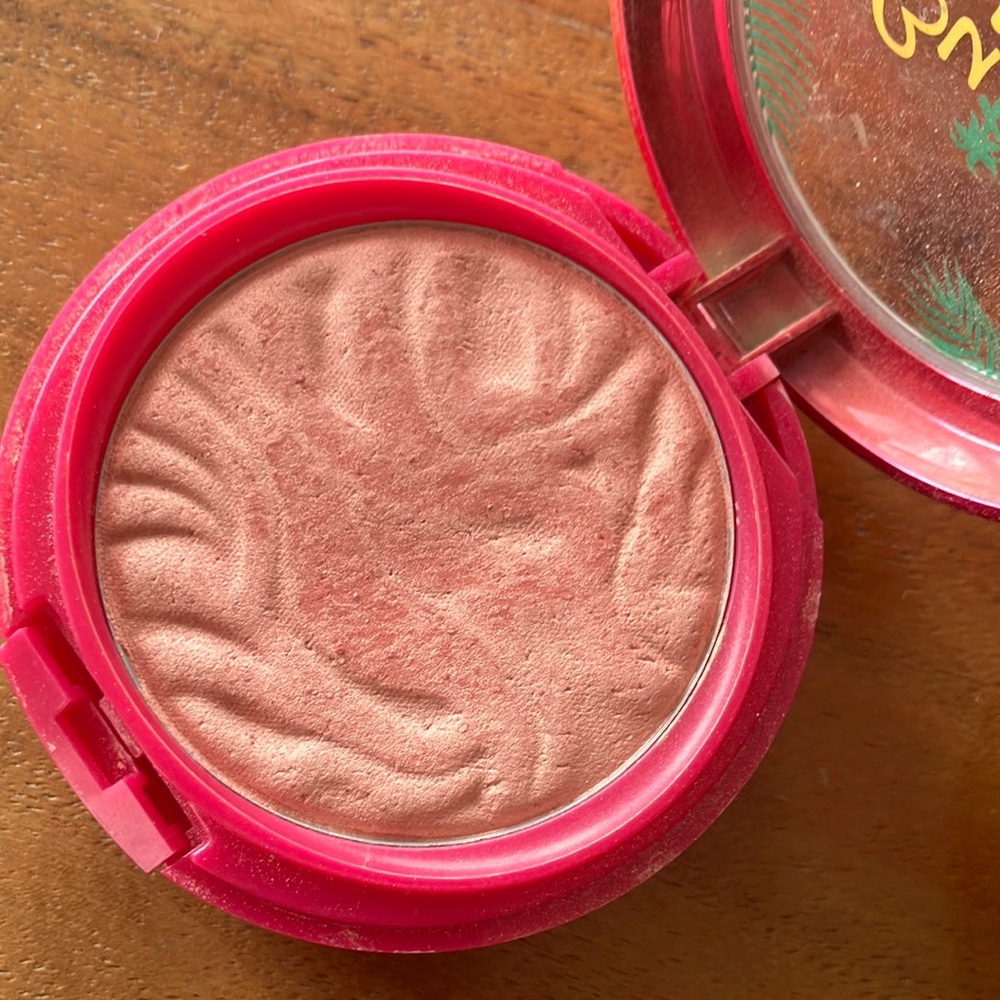 Bundle of blushes - milani , maybelline, physicians formula essence - Picture 6 of 9